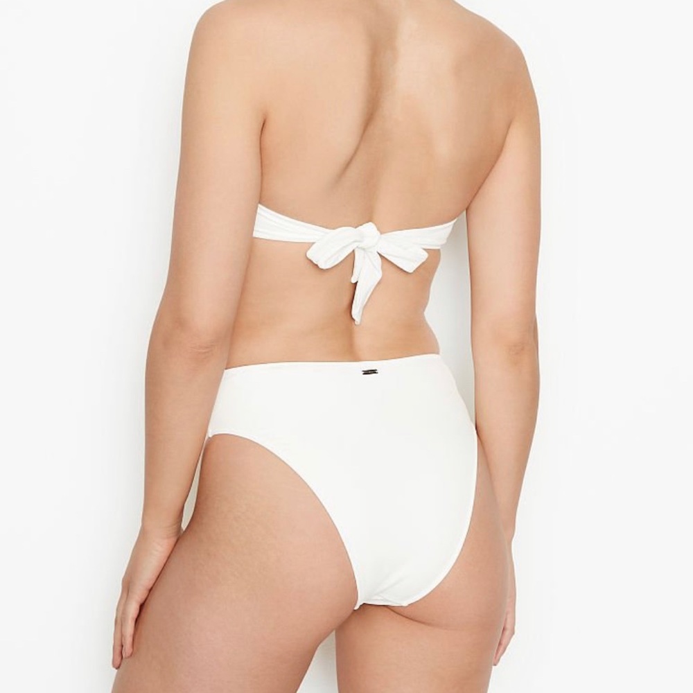 New! Victoria's Secret
Laurito High-Waist Cheeky Bikini Bottoms